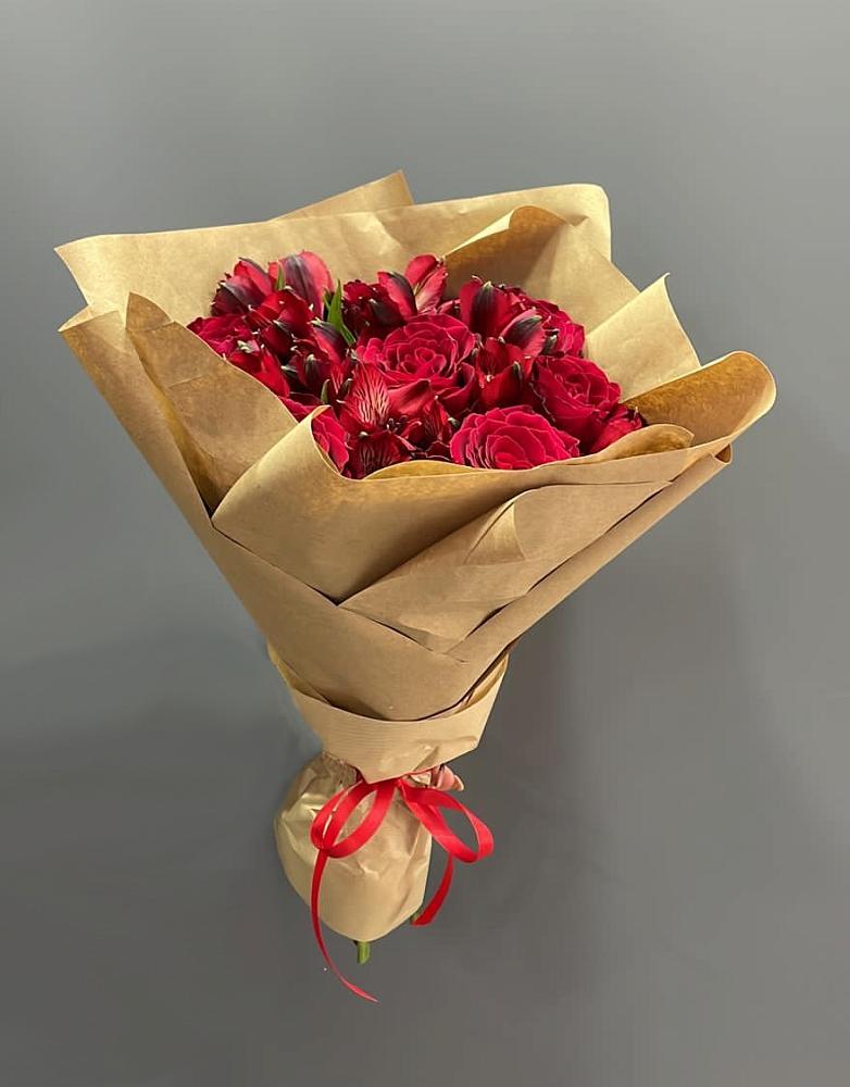 Букет цветов из: Альстромерии и Розы в Зункаре