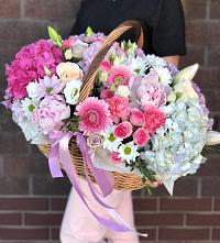 Композиция солнечный день в Зункаре Цветочная композиция из Розы, Хризантемы, Пионы и Лизиантусы в корзине в Зункаре