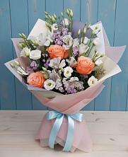 Букет цветов из:  Лизиантусы, Розы, Альстромерии и Гипсофила в Зункаре