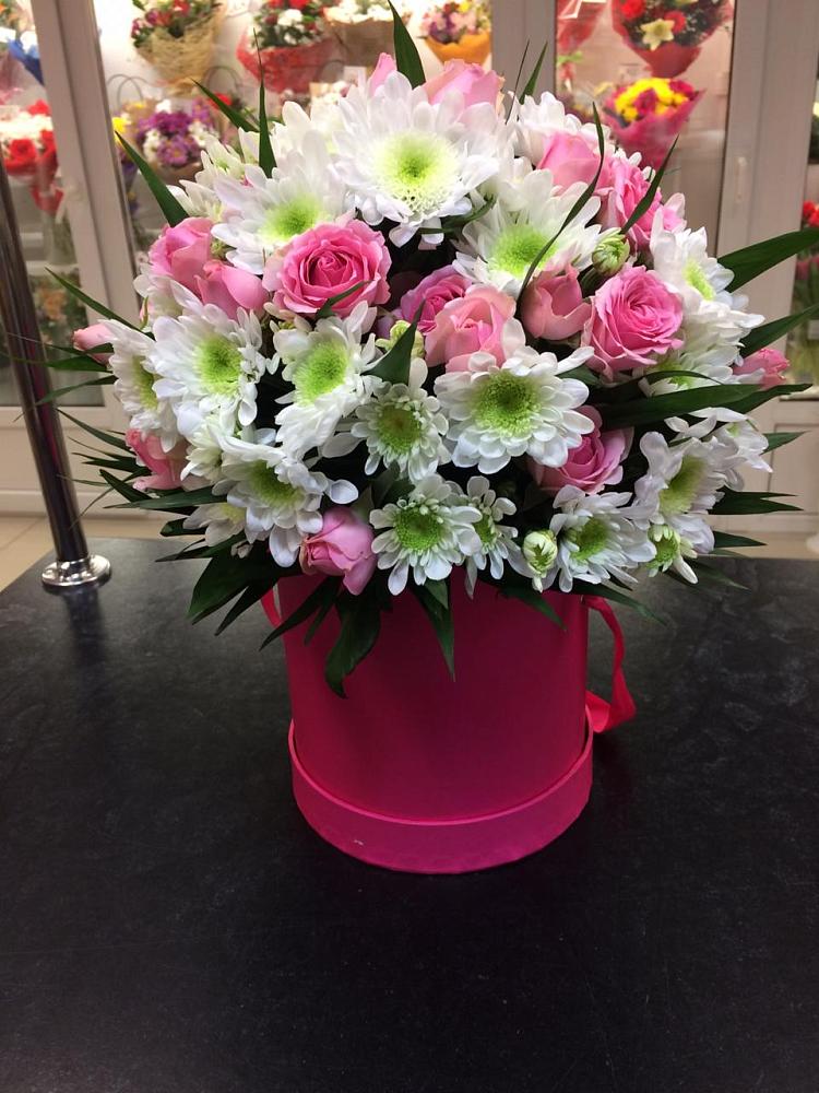 Цветочная композиция из Розы и Хризантемы в шляпной коробке в Зункаре