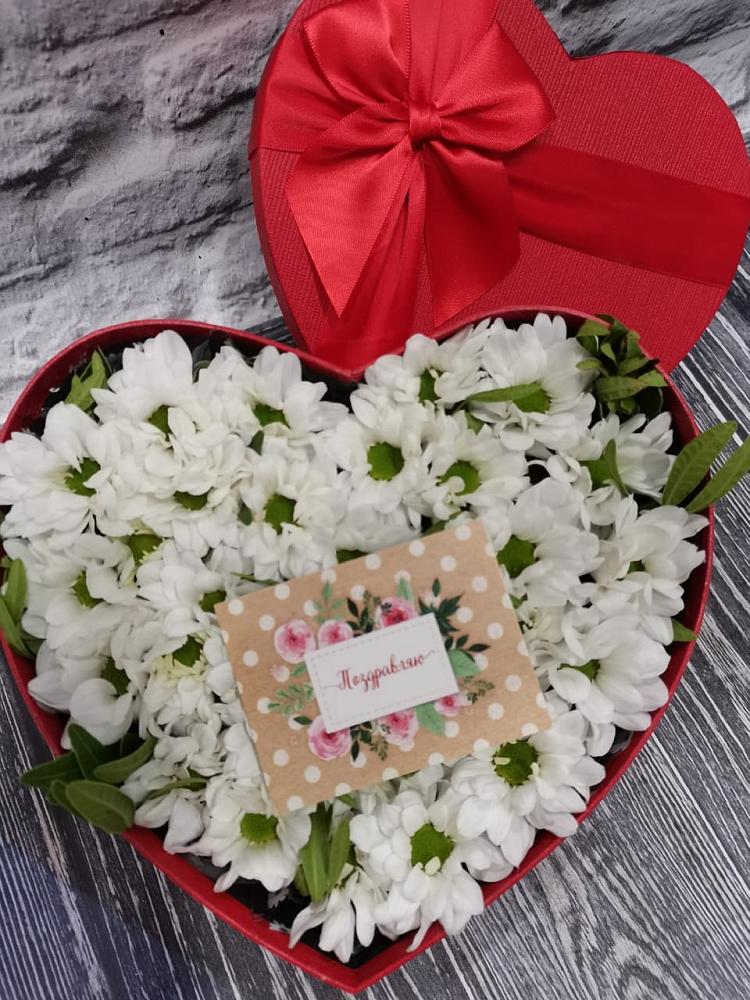 Цветочная композиция из Хризантемы в виде сердца в Зункаре