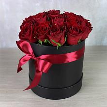 Цветочная композиция из Розы в шляпной коробке в Зункаре